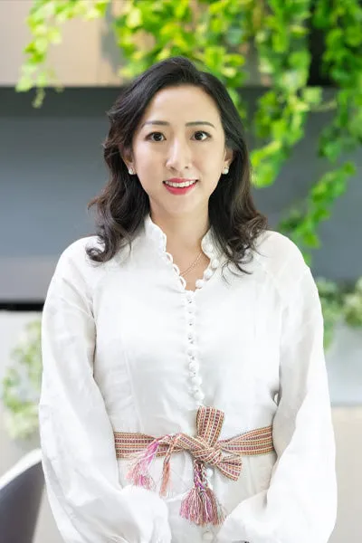 Jocelyn Tan, CEO of Apex Asia Group and Asia Properties & Assets Consultancy, with over 20 years of experience in real estate and asset management. Leading a team of 200 professionals, she is recognized for her pragmatic approach and expertise in residential, industrial, retail, and commercial properties. Her previous leadership roles include Head of Assets Management at Savills Singapore and Head of Property Management at CapitaLand.